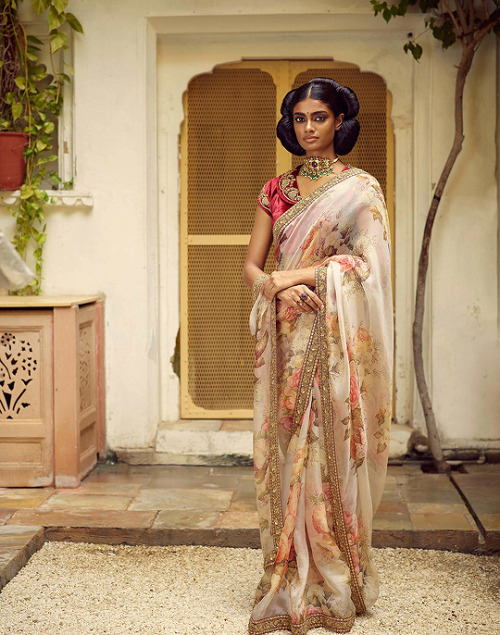 Sabyasachi Heritage Jewelry CollectionPhotography: Tarun VishwaModel: Archana Akil Kumar