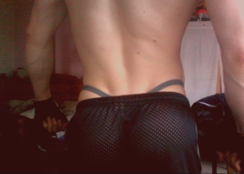 silkynylonsports:  Nice butt clad in nylon mesh. 