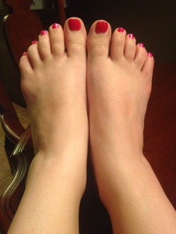 girlishcuriosity:  Both feet. ;-)