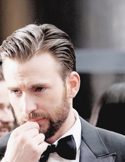 28/∞  pictures of Chris Evans