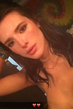 nophotoshedcelebpics: Bella Thorne Snapchat