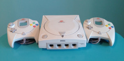 paradigmthrift: Sega Dreamcast Game Console