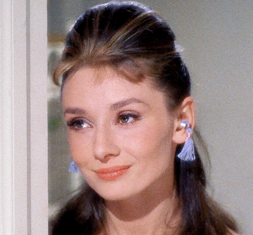 hollygolightlys: Audrey Hepburn as Holly Golightly in Breakfast at Tiffany’s (1961) dir. Blake Edwards