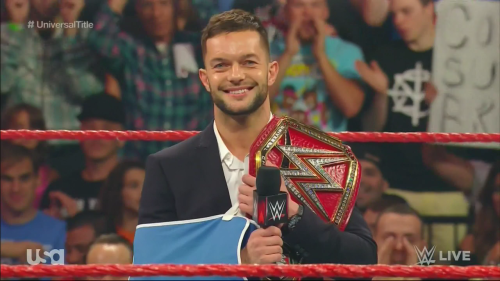 hiitsmekevin:  Even with him having to give up the title he still smiles 