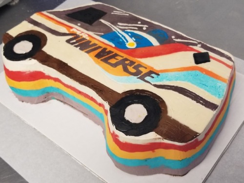 Mr. Universe van cake I made for my boyfriend’s @cosplaymutt birthday. (All buttercream, no fo