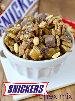 foodishouldnoteat:  snickers chex mix 