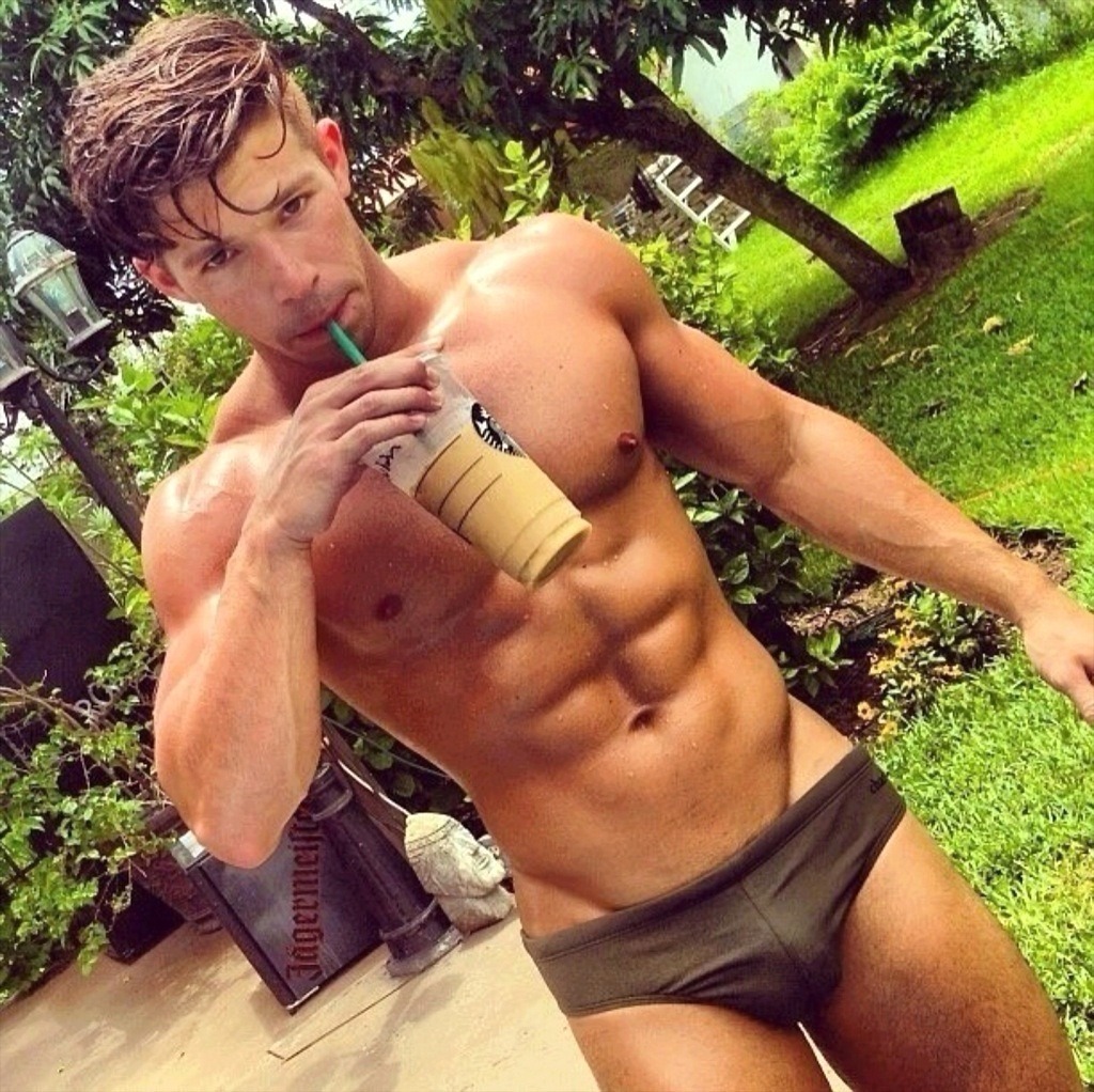 sublimecock:  Morning coffee.