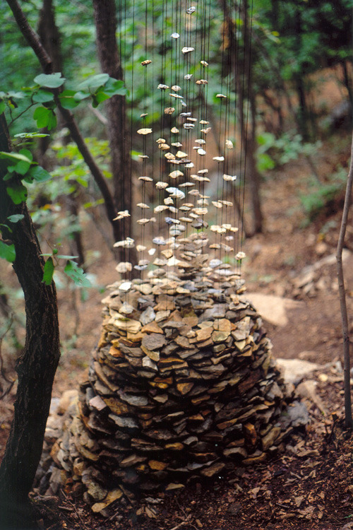 f-l-e-u-r-d-e-l-y-s:  Gravity-Defying Land Art by Cornelia Konrads German artist  creates mind-bending site-specific installations in public spaces, sculpture parks and private gardens around the world. Her work is frequently punctuated by the illusion