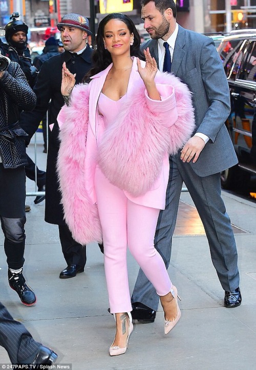 21 TIMES RIHANNA HAS STUNNED IN PINKSee More: http://bit.ly/1Mdkhfi