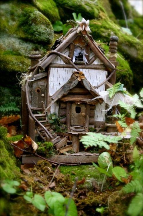 Fairy Houses - creatively. Lovely! 