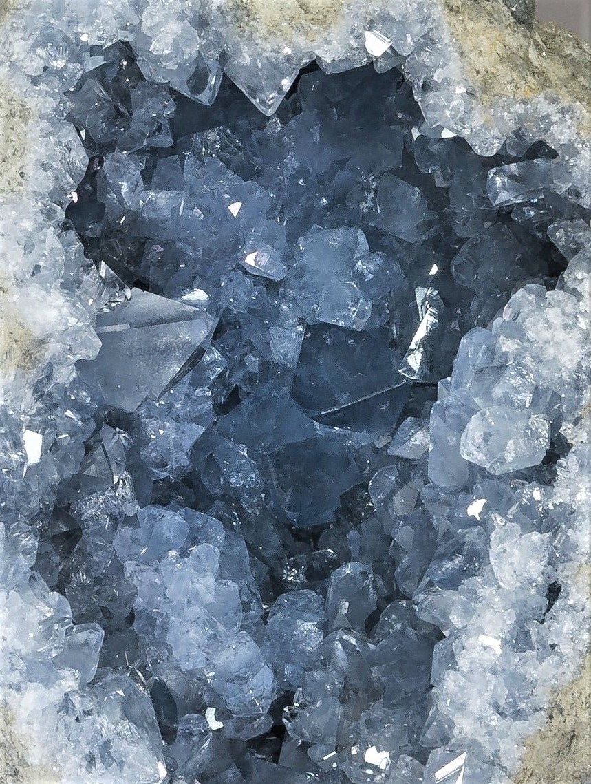 bijoux-et-mineraux:  Celstite geode - Sakoany, Madagascar