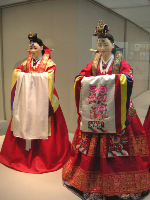 Korean hwarot or bridal robe. The gown was worn by royal women during the Goryeo and Joseon Dynastie