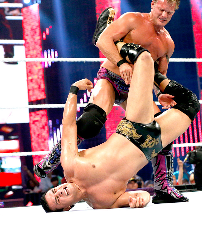 fishbulbsuplex:  Chris Jericho vs. Alberto Del Rio  Getting ready to lock in the