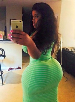 bigbuttsthickhipsnthighs:  Juicy lime Ghetto