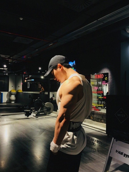 boygroupbulge: Kill me, Wonho yah