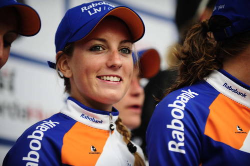 womenscycling: Pauline Ferrand-Prévot, Vårgårda TTT podium, via Vårgårda.nu | Vi är där när det hän