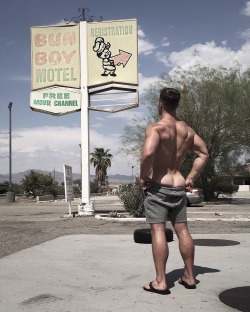 luz-natural:  Bun Boy Motel@tiver132