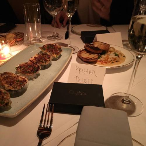 this dinner is everything - thank you @aritzia &amp; @thejenini (at Yvonne&rsquo;s)
