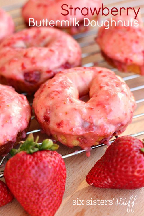 guardians-of-the-food:Strawberry Buttermilk Doughnuts  Get in my belly!