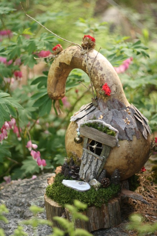 swansong-willows:  (via Pin by Charlotte Breen on Everything faerie | Pinterest) 