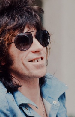 reluctant-martyrs: Keith Richards getting