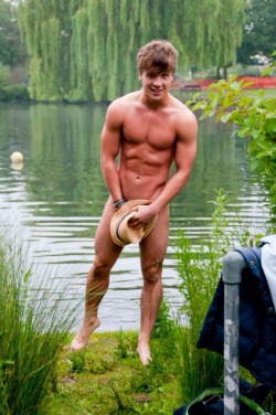 texasfratboy:  move the hat and show us the goods!!  ..heehee  Fantastic:)