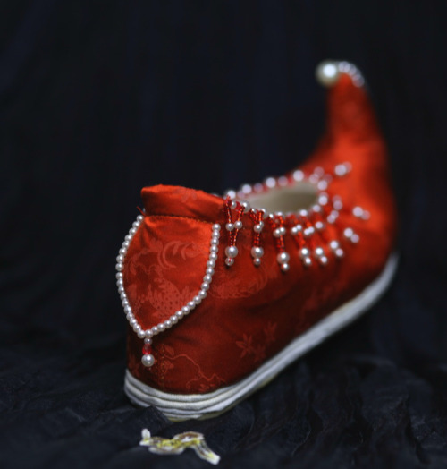 hanfugallery:traditional shoes for chinese hanfu, qiaotoulǚ翘头履 in style of southern song dynasty by 