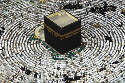 aquaticwonder:   Kaaba: the black stone