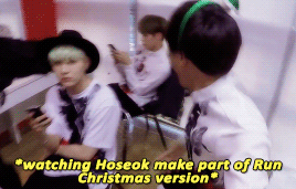 syubbed:yoongi doing stuff in the background