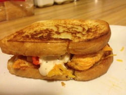 Worked with what I had in this house and the end result was this buffalo chicken sandwich&hellip; If I had provolone, blue cheese dressing and Italian bread, this woulda been a bad ass sandwich&hellip; But it was good overall! And this is one of my many