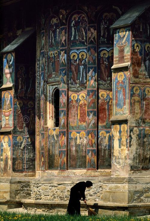 susietwobruise:An Orthodox nun sweeping around the outside of the monastery church in Moldovita Mona