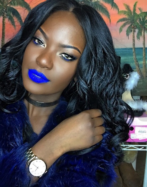 thefakerihanna:  hey babies in back and dropping a new video of this look today 🤗🍫💙 