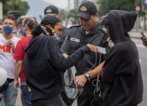 allthebrazilianpolitics: Rallies for and against Bolsonaro on Brazil national dayThousands have conv