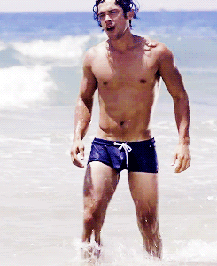 boytrappedinthcloset:  We need multiple scenes of Bob Morley  like this in The 100
