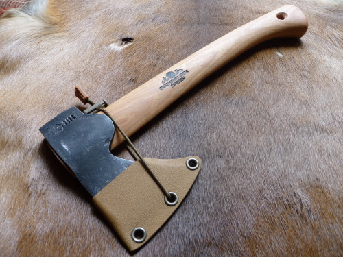 ru-titley-knives: Desert fox kydex mask with shock cord and cord -lock retention for a Gransfor&rsqu