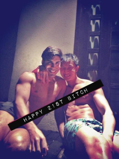 justshootit: silosoboy: who? hawt bod!