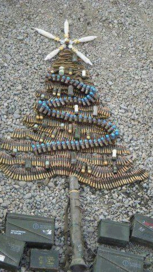 funnyandhilarious:  What soldiers do on their days offFunny SMS »Funny Pics »
