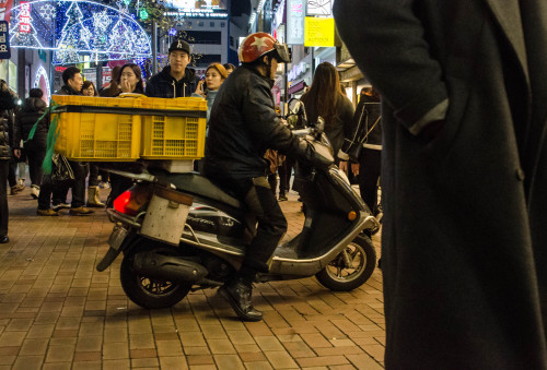 They kind of look like they’re in the box, and that kinda makes me laugh? Daegu, South Korea. Photo 