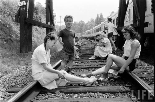 Circus train at the end of the season(Alfred Eisenstaedt. 1956?)