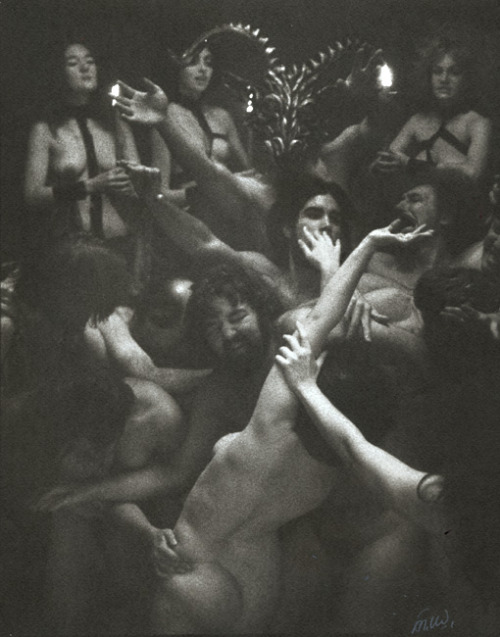iglesiadesatan:“Dracula: Sabbat”. Fotografía de Max Waldman, 1970.http://iglesiadesatan.com/  i would really love to participate in a scene like this