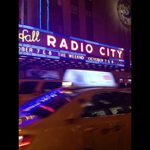 b3ccasantana:  #RadioCity #TheWeeknd @abelxo