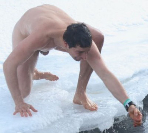 nakedmalecelebs1:  Bear Grylls NAKED  
