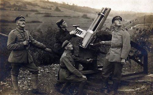 jasta11:German anti-aircraft battery with Hotchkiss M1874 revolving cannon, World War I.