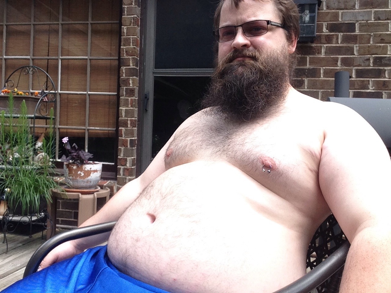 frontiercub:  Happy Tummy Tuesday. Took some outside and in bed…