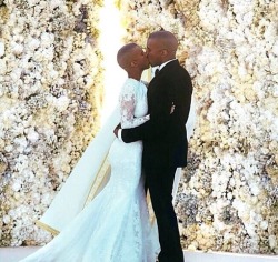 g0hardorgohom3:  imjustdobie:  15yearold:  vous-eclairer:  Kanye Marries Kanye  beautiful  LOL  I cant lmfaooo