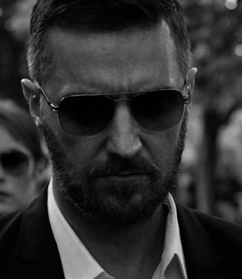 thorincuddlez: Richard Armitage + Sunglasses