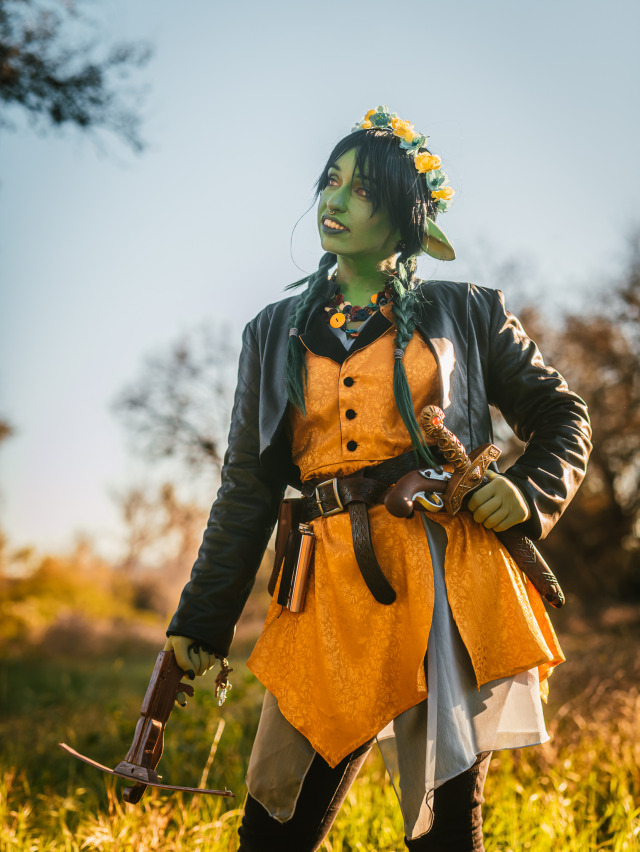 It's Thursday! I gotta share some group photos from this shoot someday but for  goblin pics!
📷 @ 