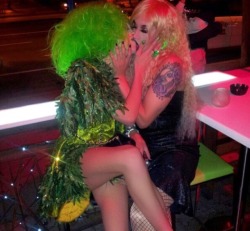 max-liaison:  alask-a-dore:  Laganja Estranja and Adore Delano kiss   how do I feel about this?