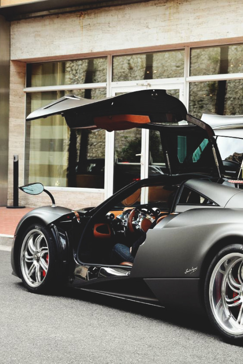 themanliness:  Pagani Huayra | Source | MVMT | More