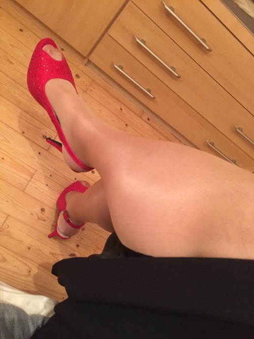 tammyslegs: 1. my legs2. a nude pantyhose3. heels4. a sexy resulthope like and enjoy it, Kisses Tamm